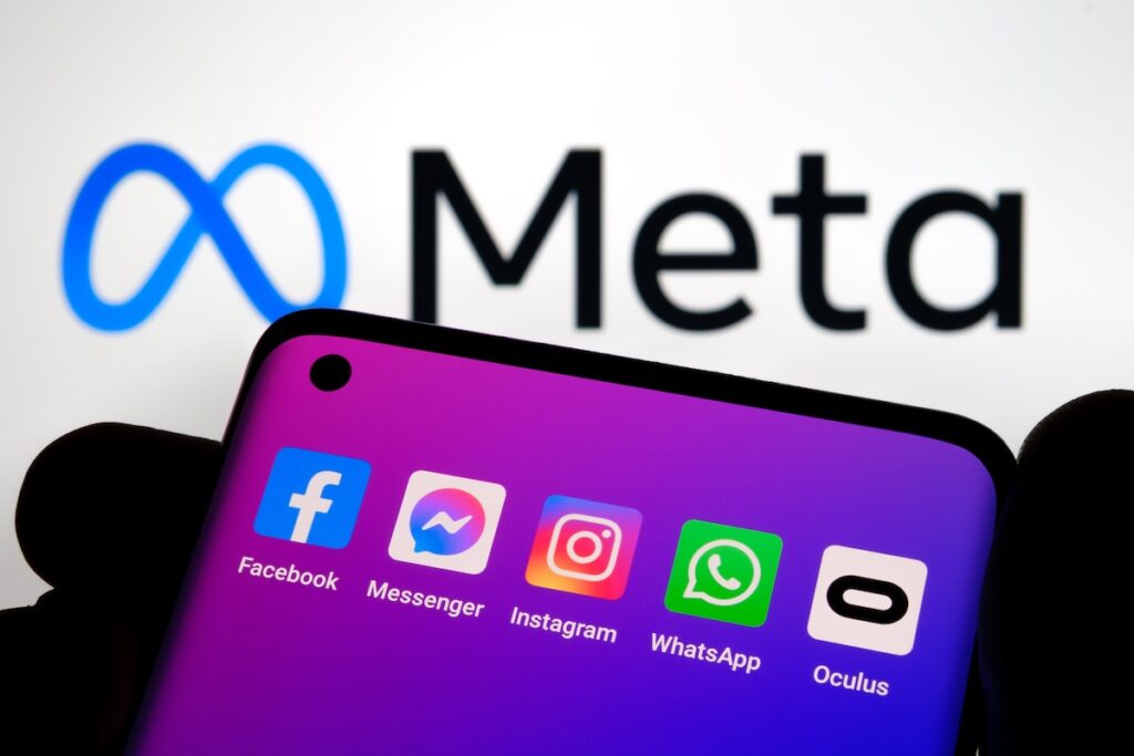 Message d'erreur Facebook indiquant une session expirée avec un avertissement à l'écran