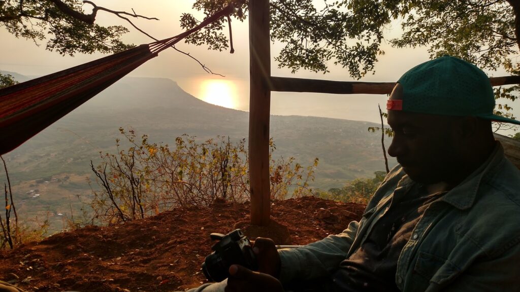 Illustration artistique d’un paysage africain, sans rapport avec Seo Jiwoo mais exemple représentatif d’imagerie non pertinente