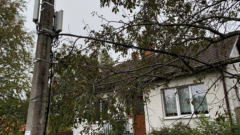 Obstacle sur un raccordement fibre aérien