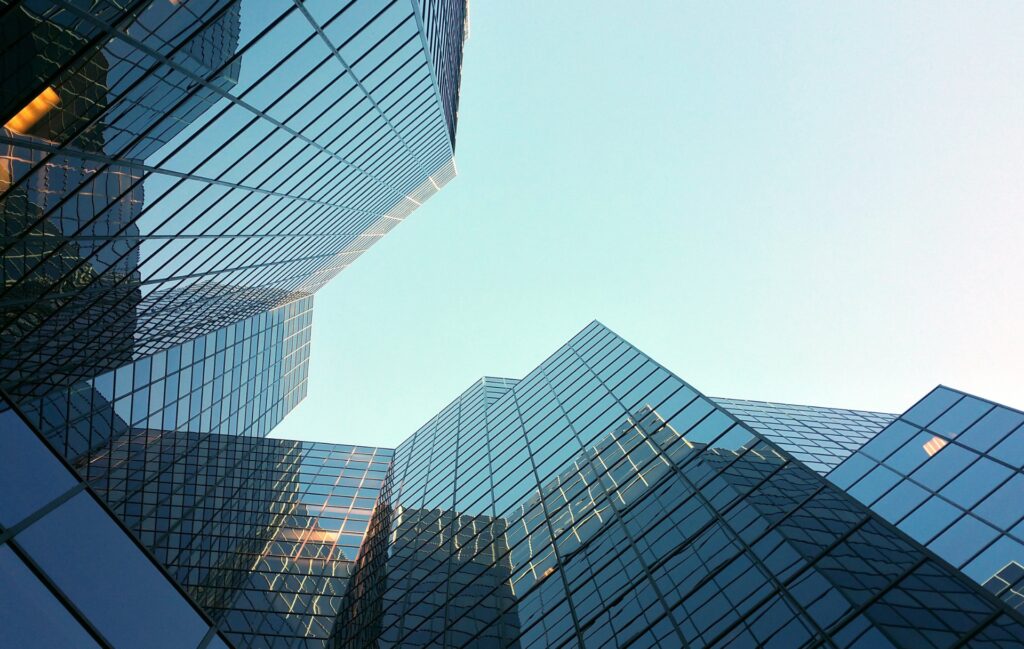 Bureaux modernes d'entreprise vus de l'extérieur